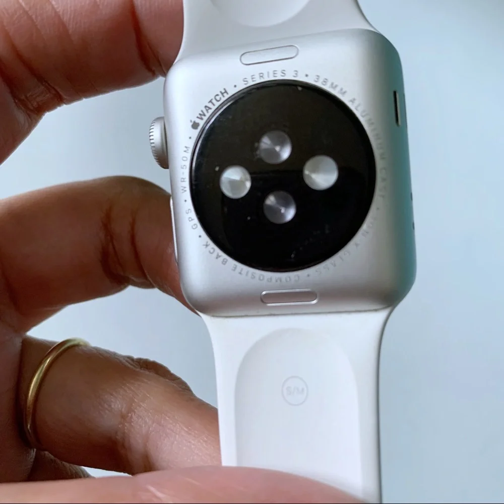 Apple Watch Series 3 38MM Silver Aluminum Case White Sport Band - Picture 5 of 5